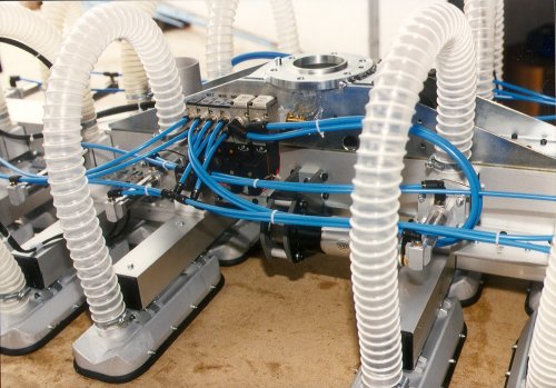 Roboter Saugaufsatz zum Transport glatter Platten